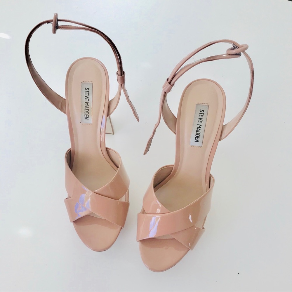 Used Steve Madden heel in cream color